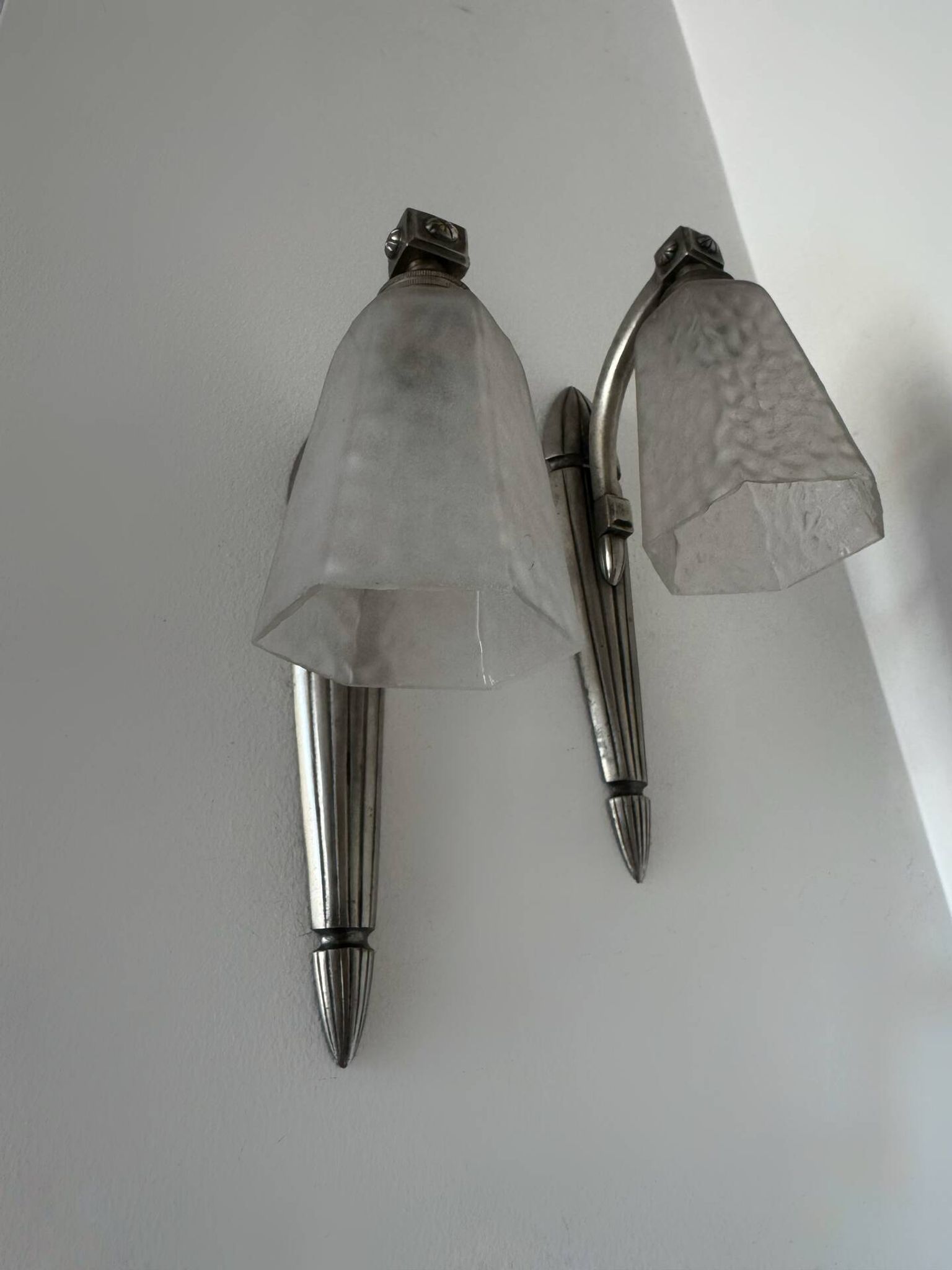 Appliques Art Déco argentées verre givré