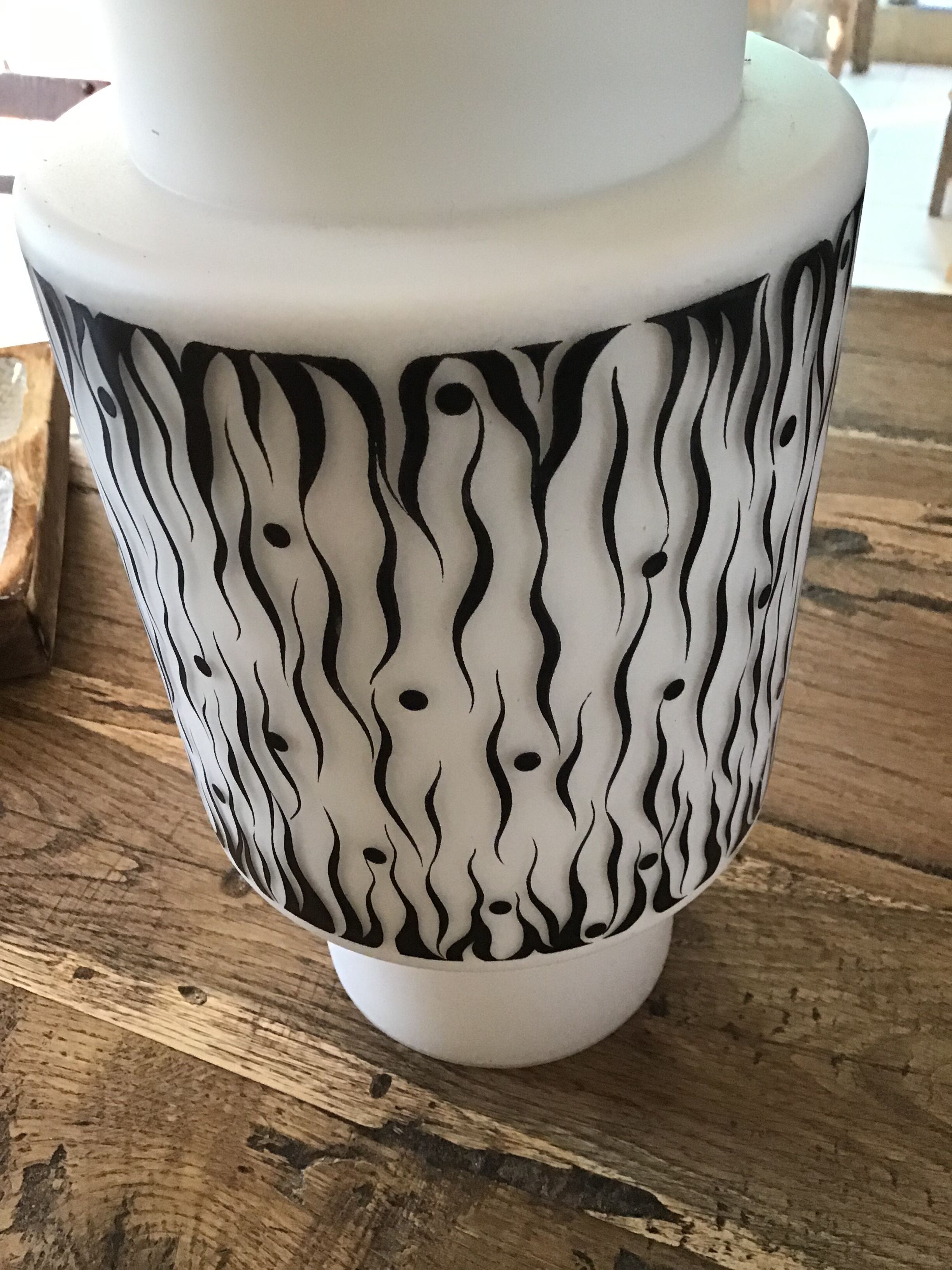70s Opaline suspension
