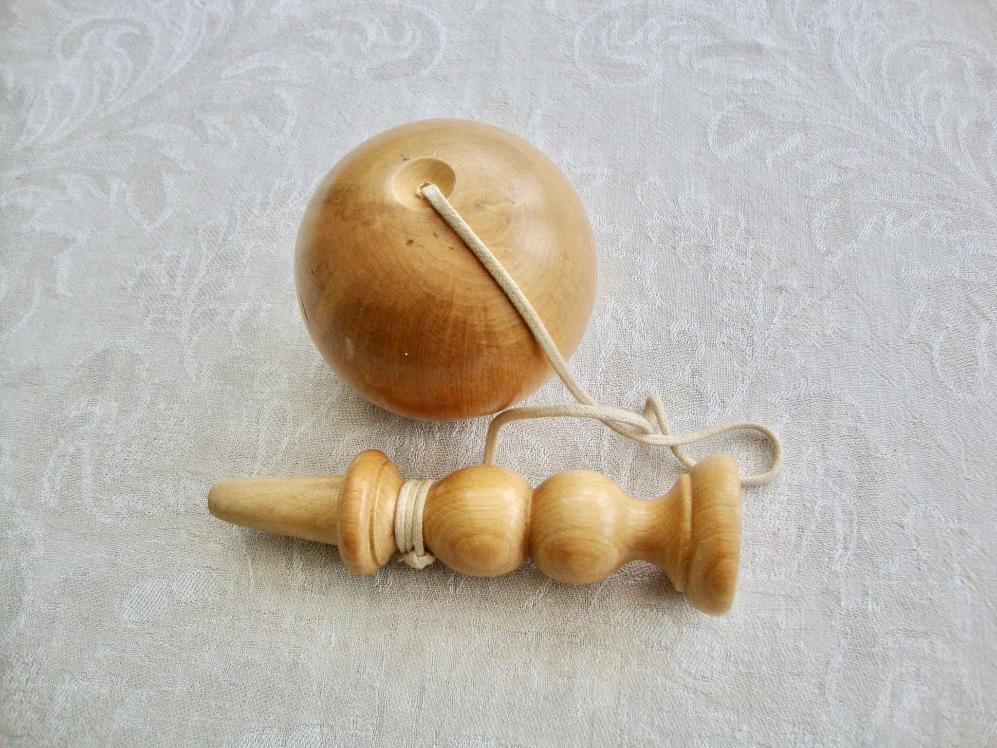 Beech wood bilboquet