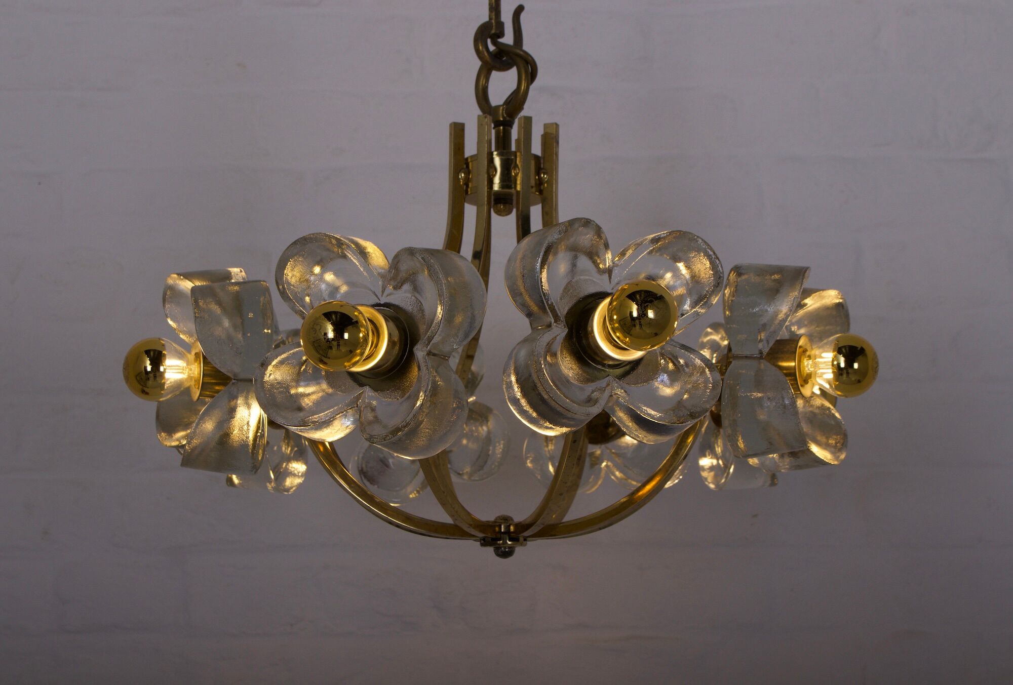 Lustre en laiton & fleurs Simon & Schelle.