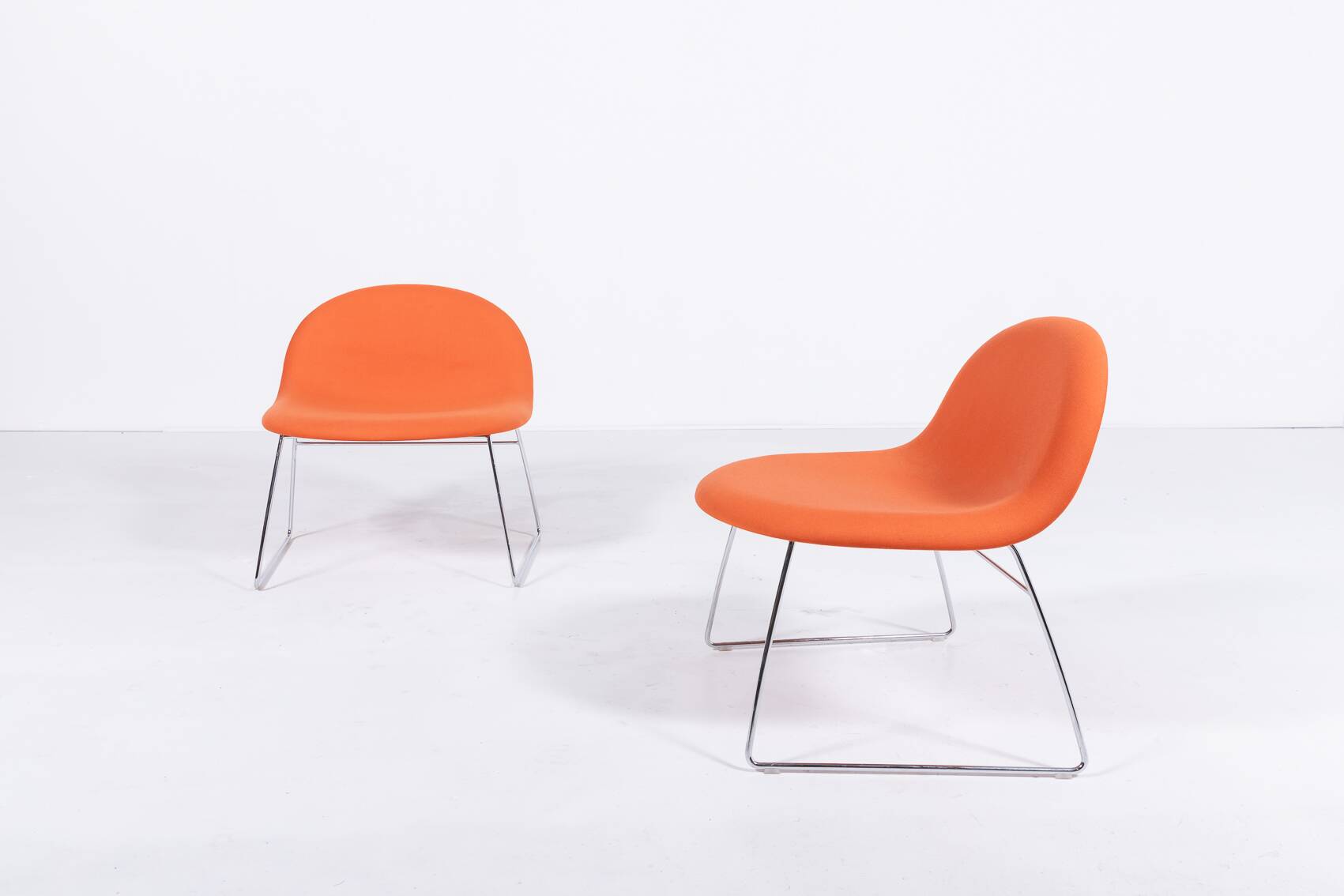 Paire de chaises longues au design danois « 3D » de Komplot Design pour Gubi