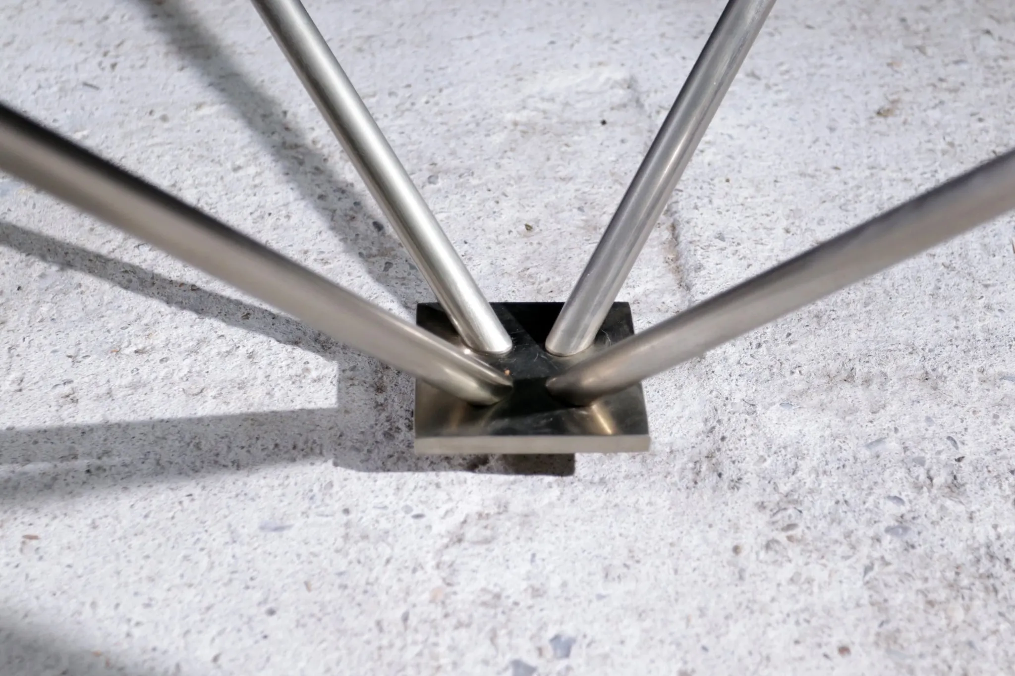 Belgo Chrom dining table, glass top