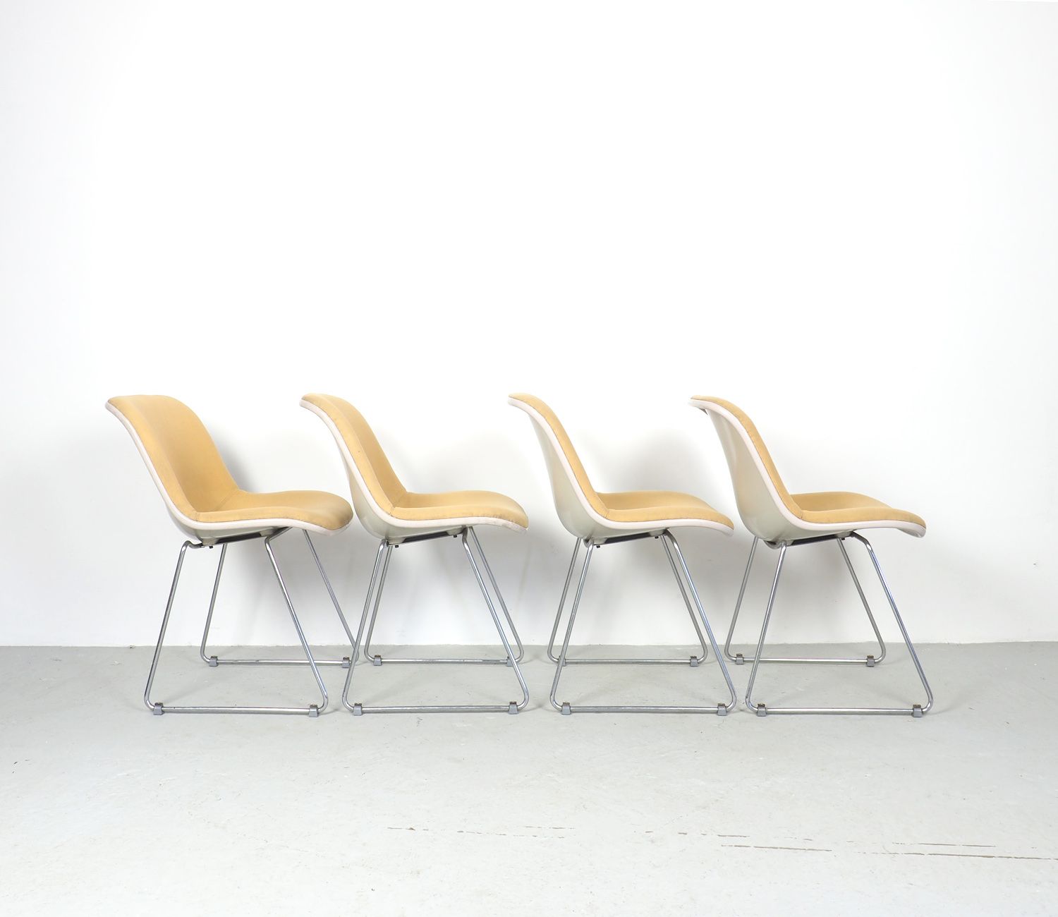 Set of 4 Houtoku for Artifort Spirit dining chairs, Japan 1970