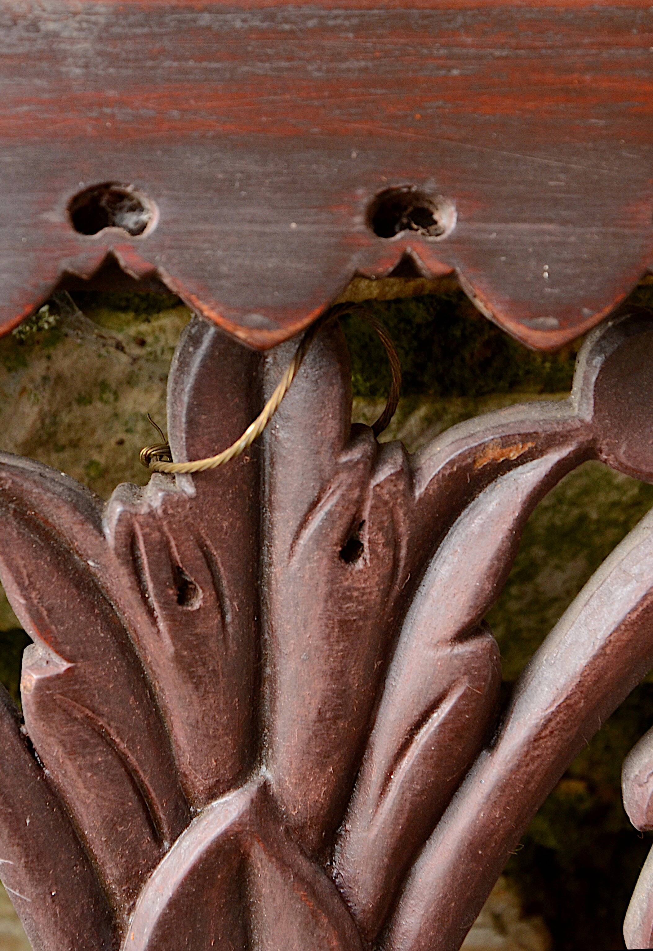 Lattice wooden wall panel with a plant motif, originating from Sri Lanka, 97x32cm.