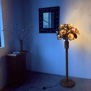 Lampadaire en orme motifs « fleurs », années 70