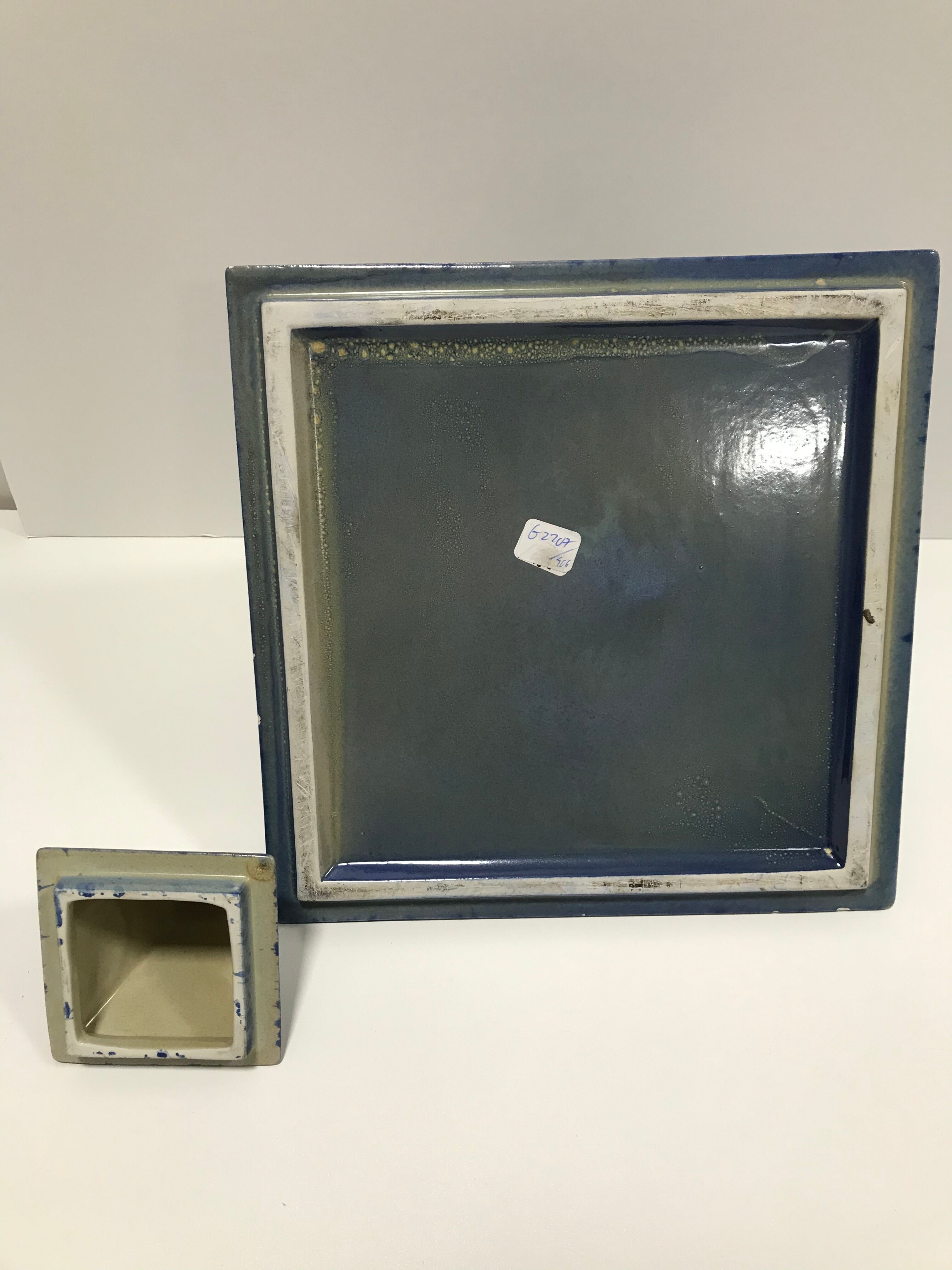 Pyramid-shaped ceramic covered box