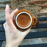 Deux tasses à café marron