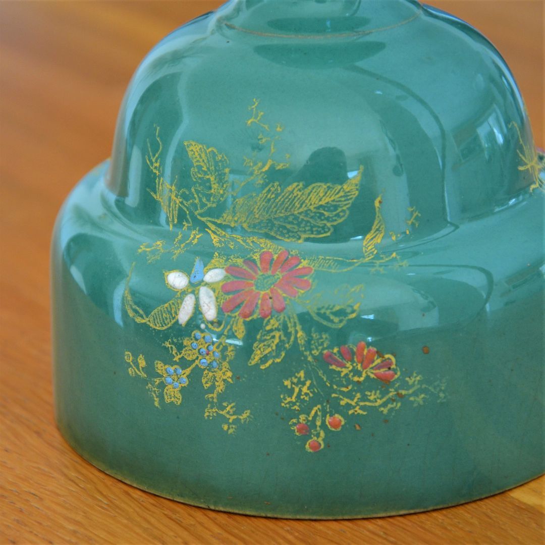 Green ceramic hanging lamp