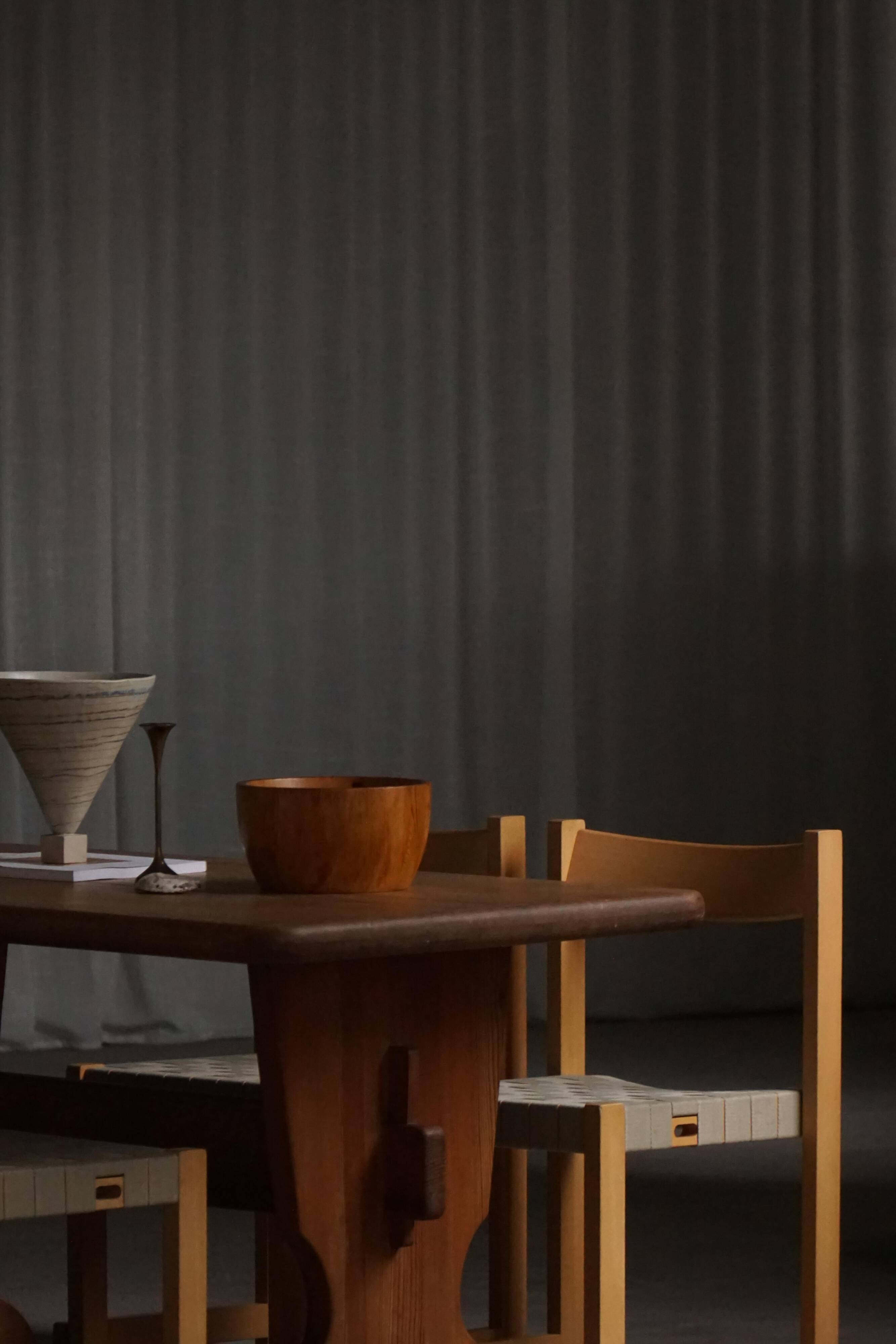 Swedish solid pine dining table from the mid-20th century, Åby Möbelfabrik, 1940s.