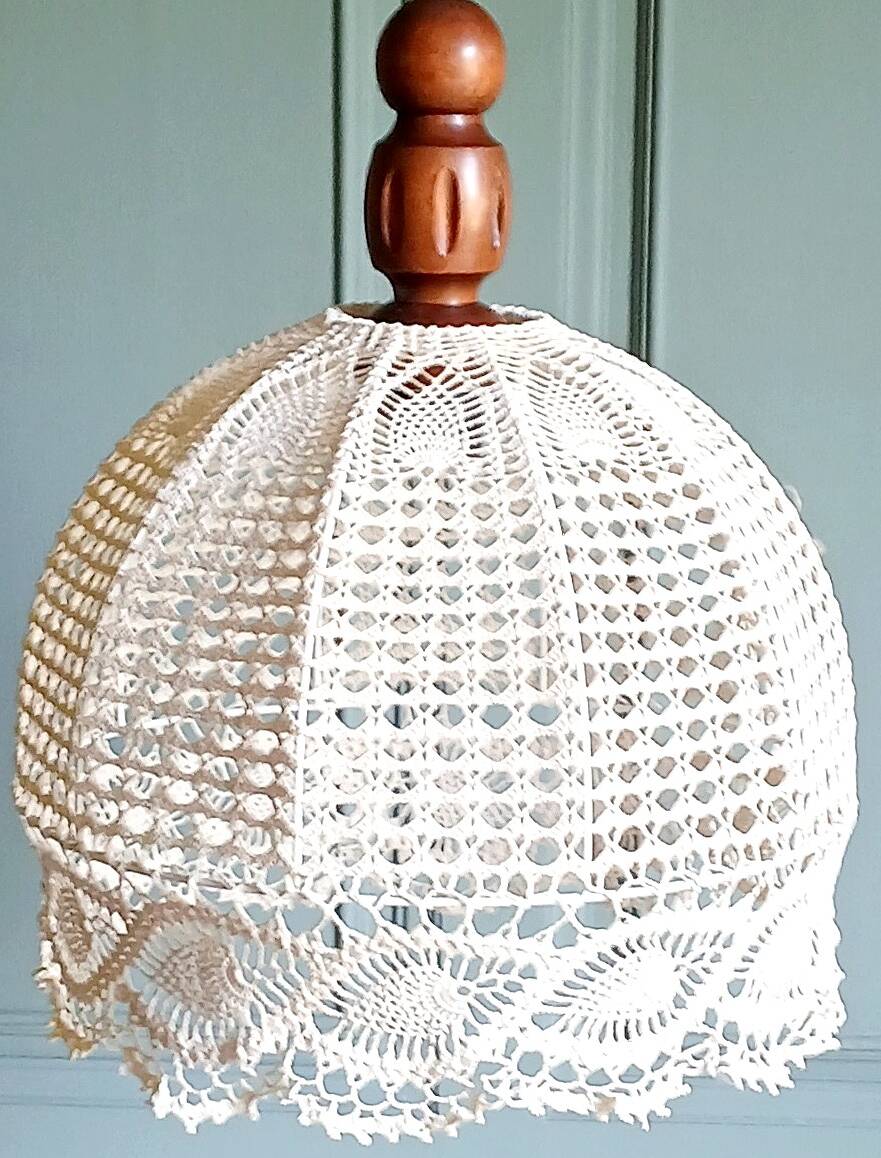 Suspension lampshade with hook and solid wood, ME Leuchten around 1970.