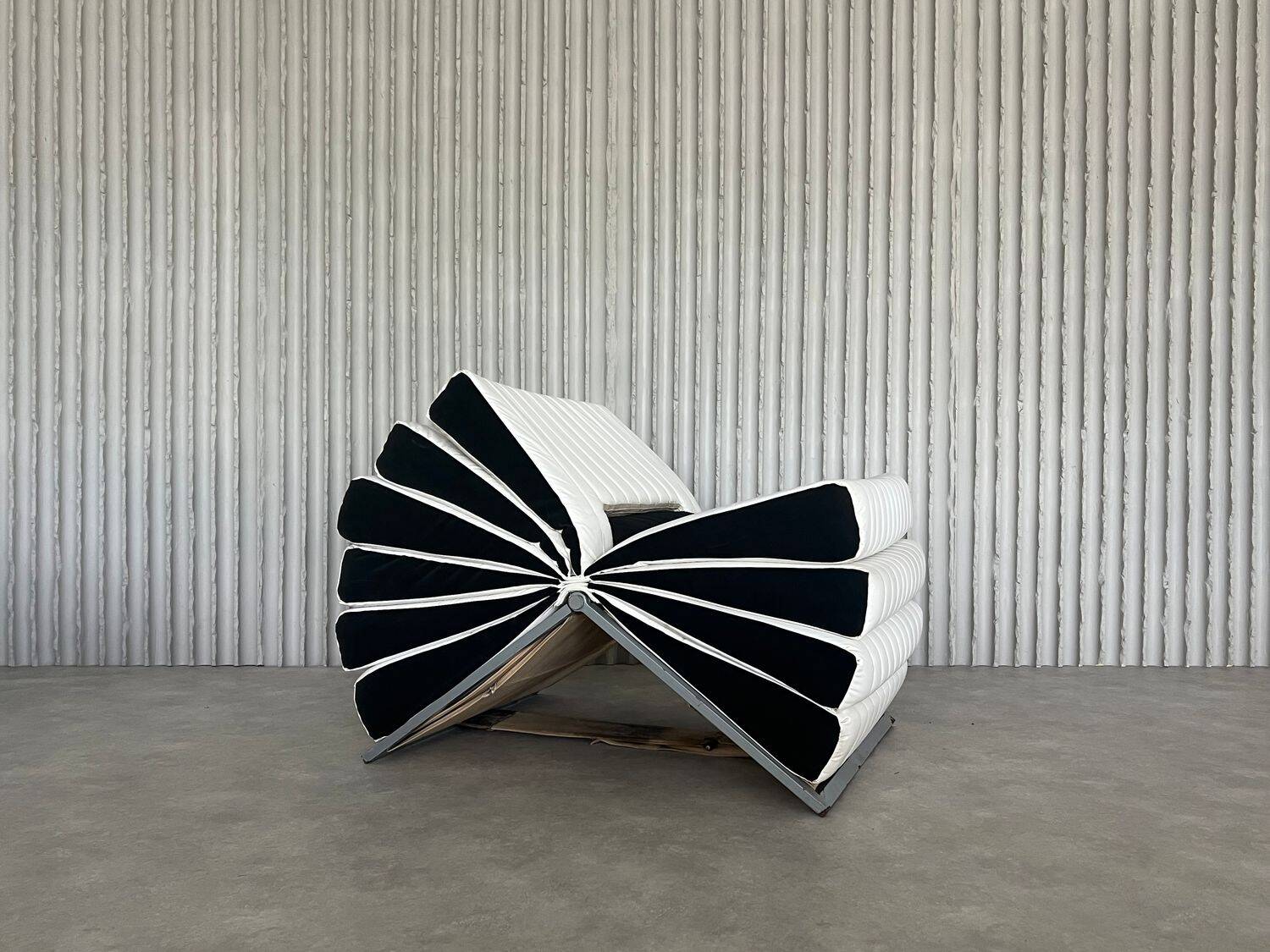 Original “Libro” chair by Gruppo DAM for Busnelli