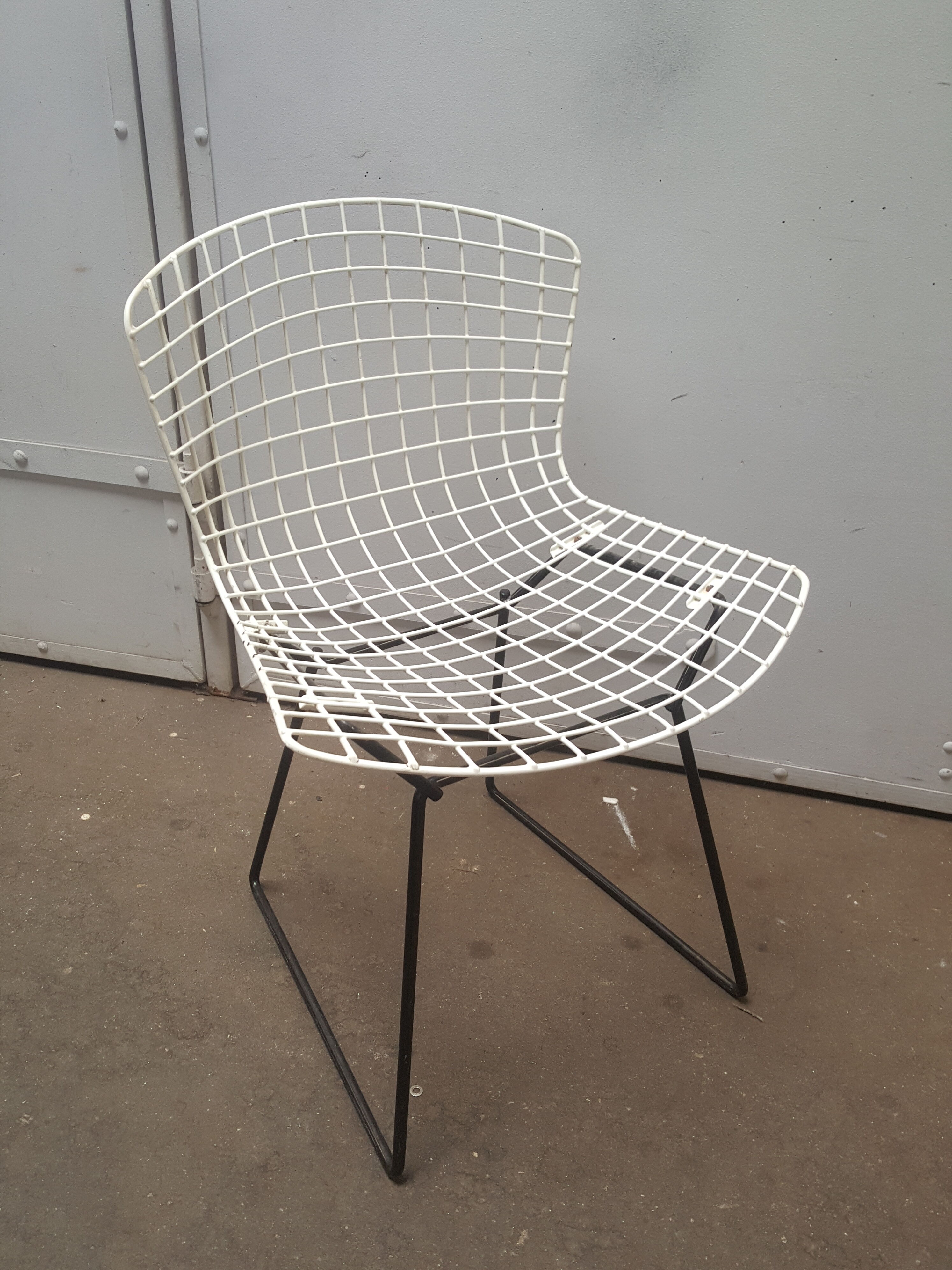 Lot of 4 Bertoia chairs