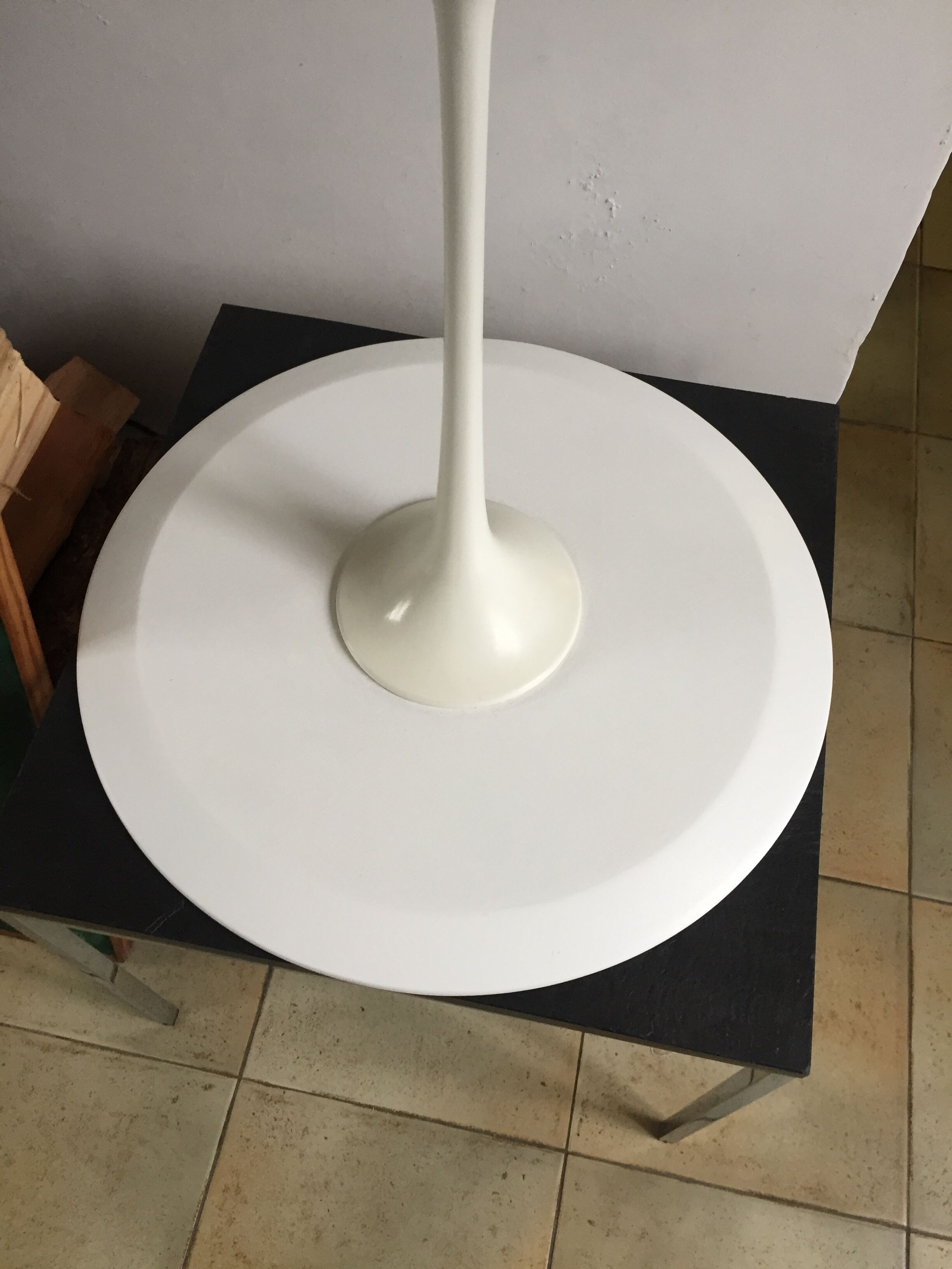 Side table by Eero Saarinen for Knoll