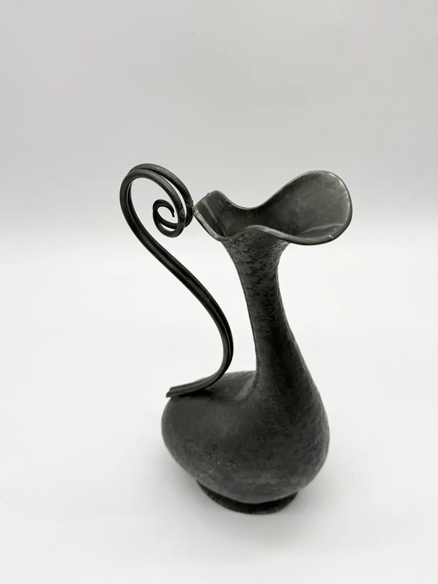 Hammered pewter jug – San Nazaro Peltro, Italy 1960s