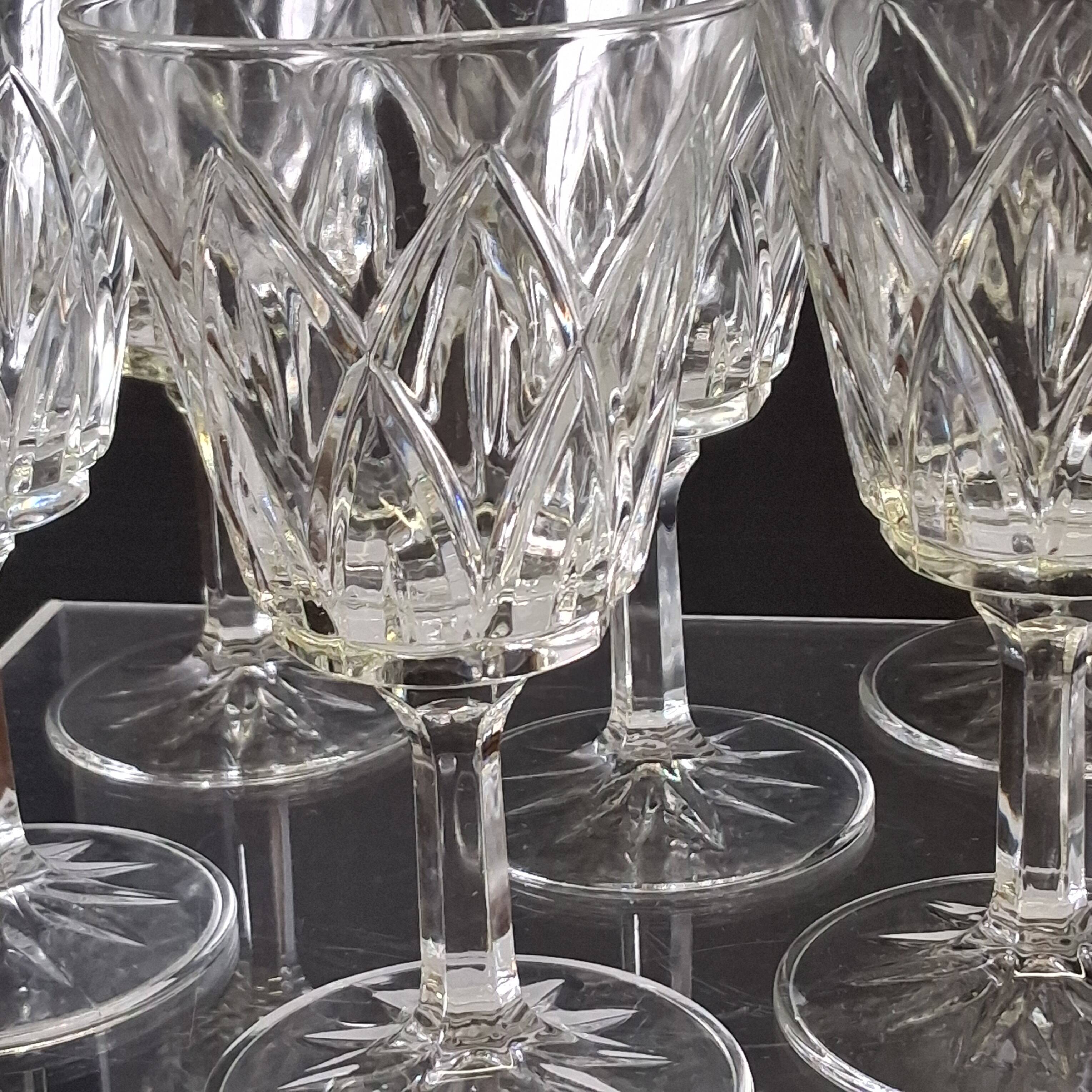 6 large wine glasses in semi-crystal from VMC in good condition.