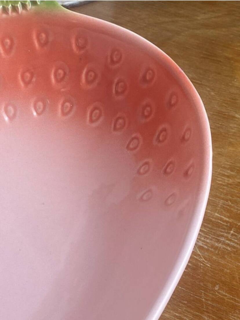 Strawberry-shaped earthenware salad bowl