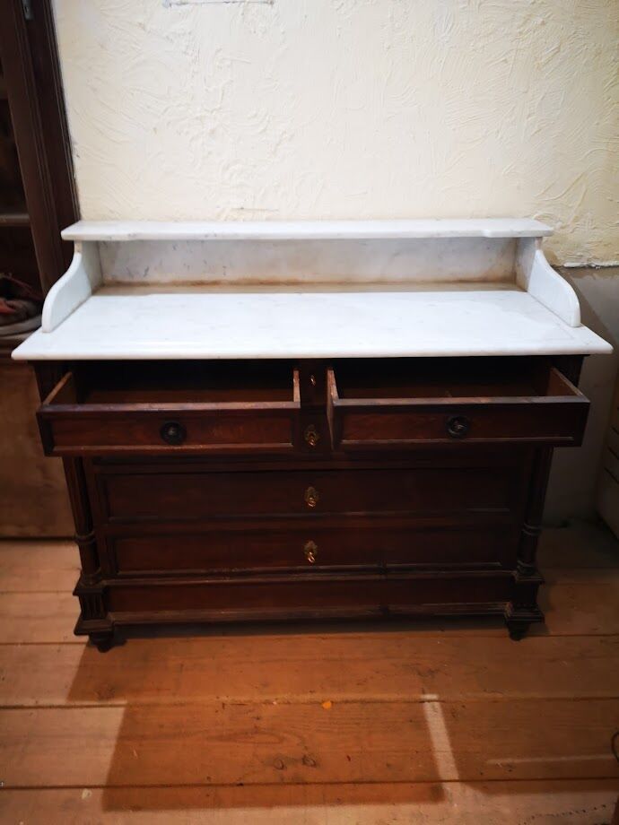 Dressing table with marble top 1910