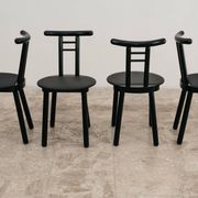 Ensemble de 4 chaises style postmoderne Memphis design italien années 1980.