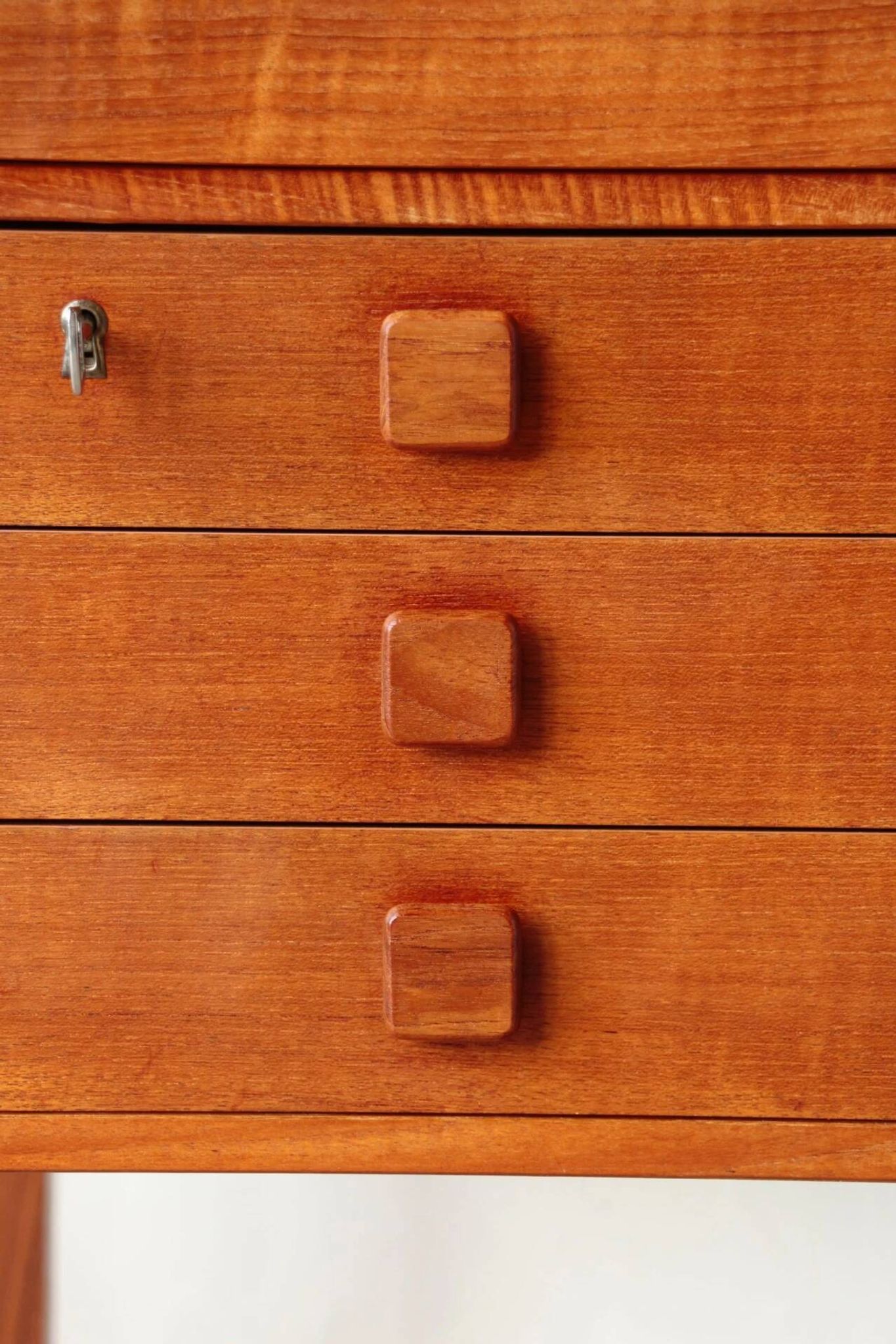 Bureau danois en teck vintage – Domino Møbler (années 60)
