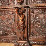 Important Renaissance-style walnut buffet from the 19th century.