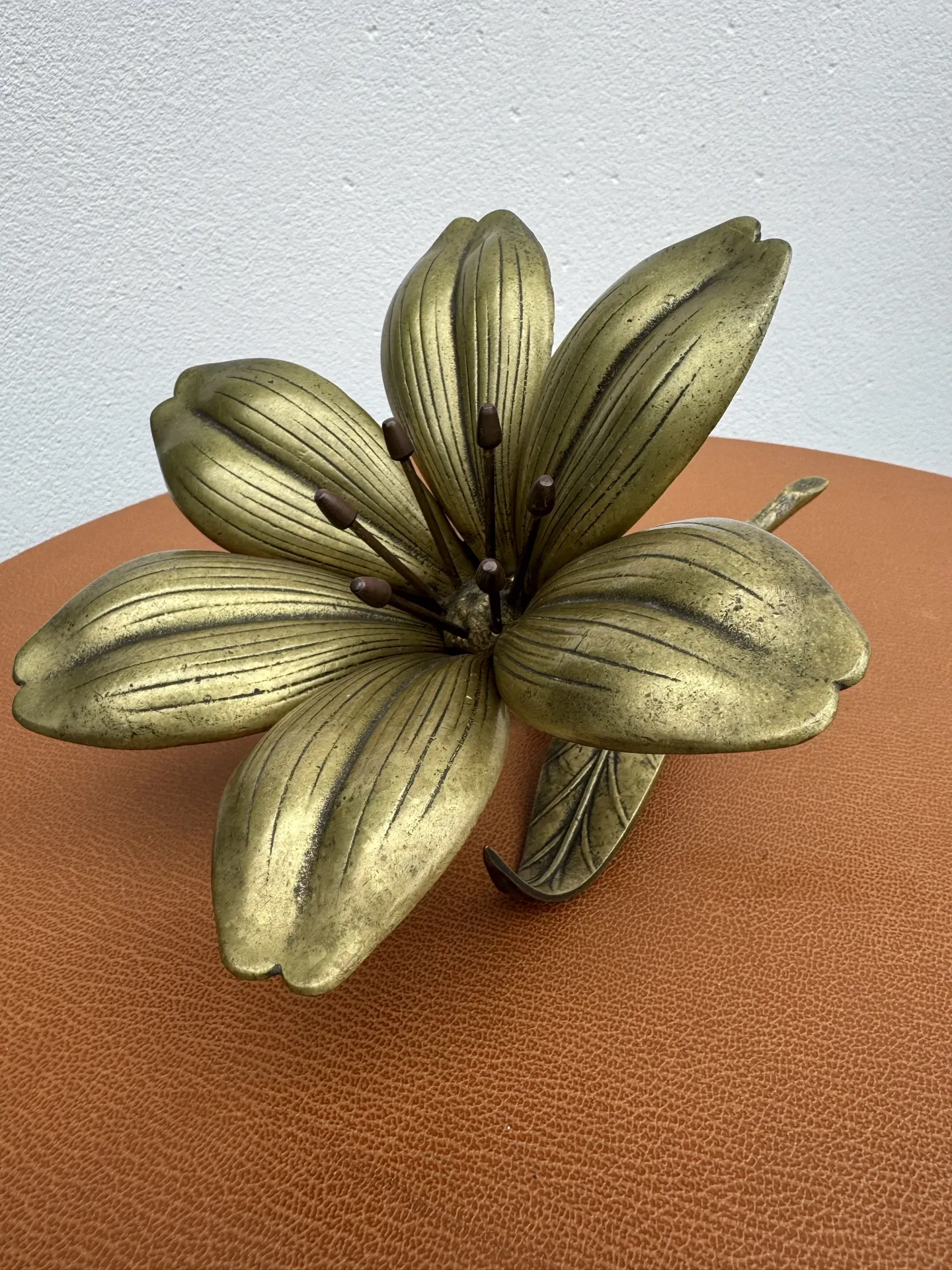 Fleur cendrier laiton massif années 60