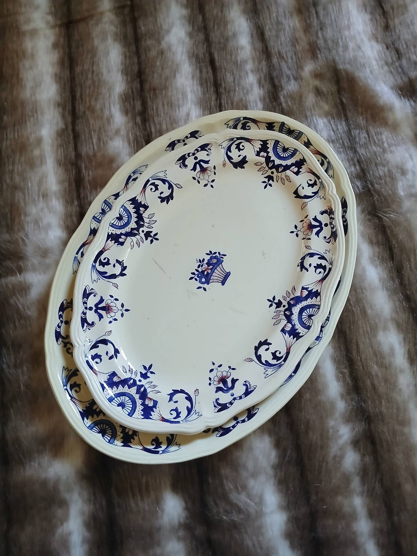 2 oval dishes in ironstone from Longchamp