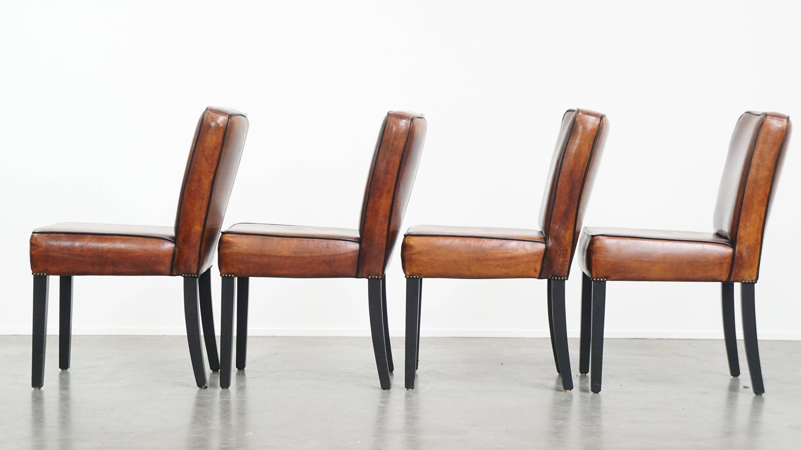 Luxury set of 4 comfortable dining chairs made of sheepskin leather