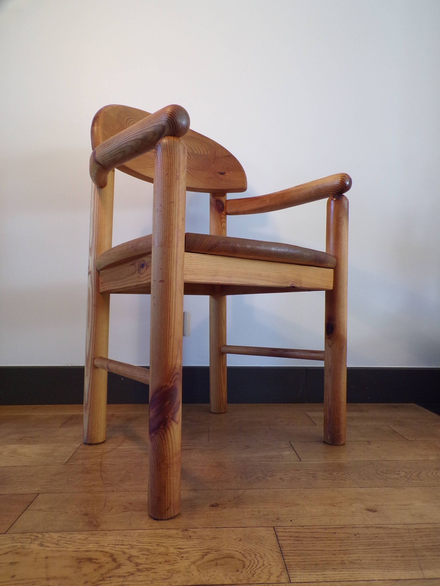 Fauteuil Rainer Daumiller en pin huilé