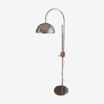 Adjustable floor lamp