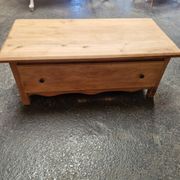 Aerogommer coffee table