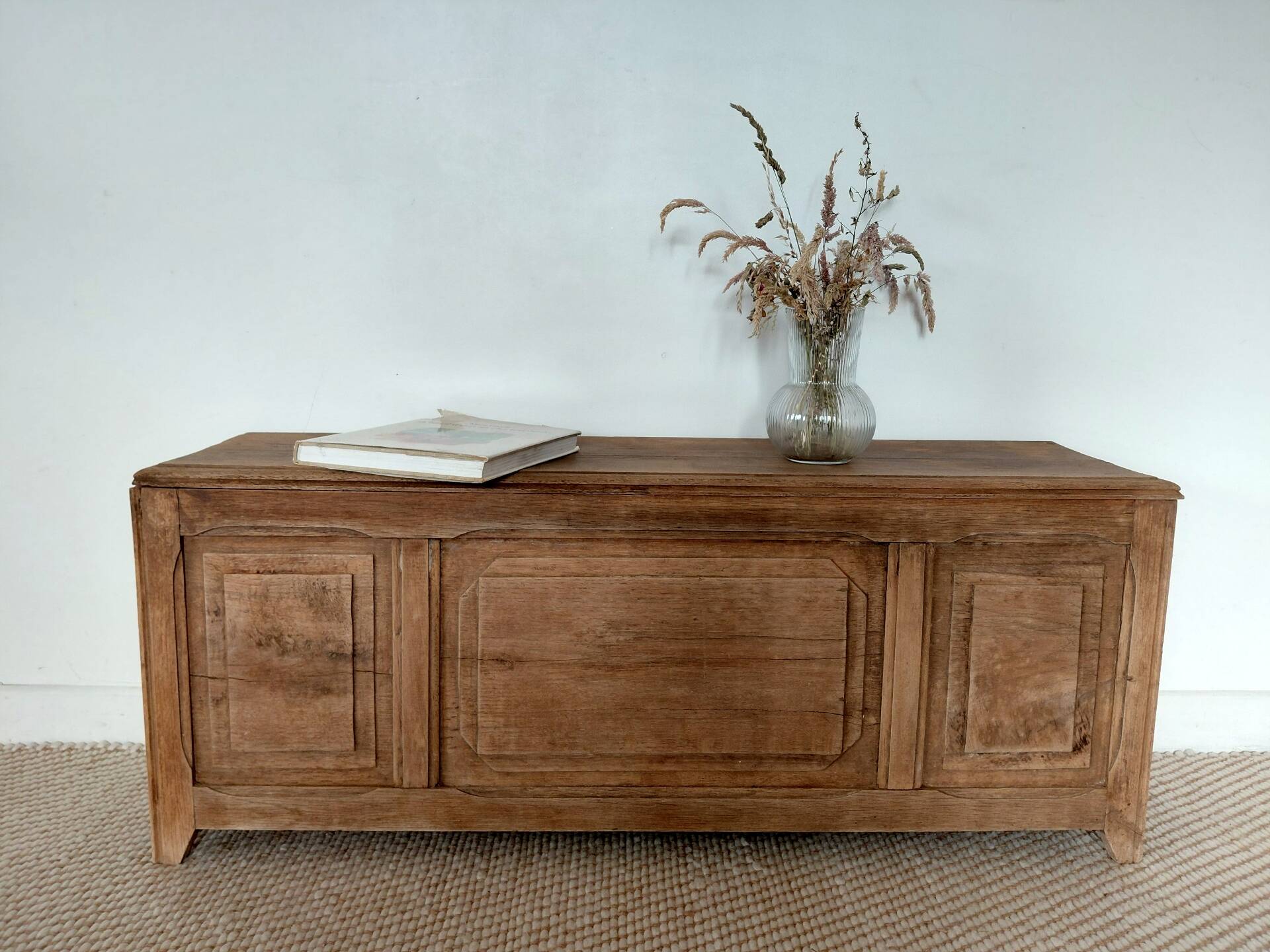 Large antique wedding chest in raw oak from the 19th century (shallow depth)