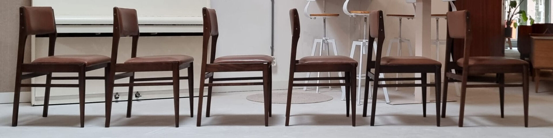 Chaises du milieu du siècle