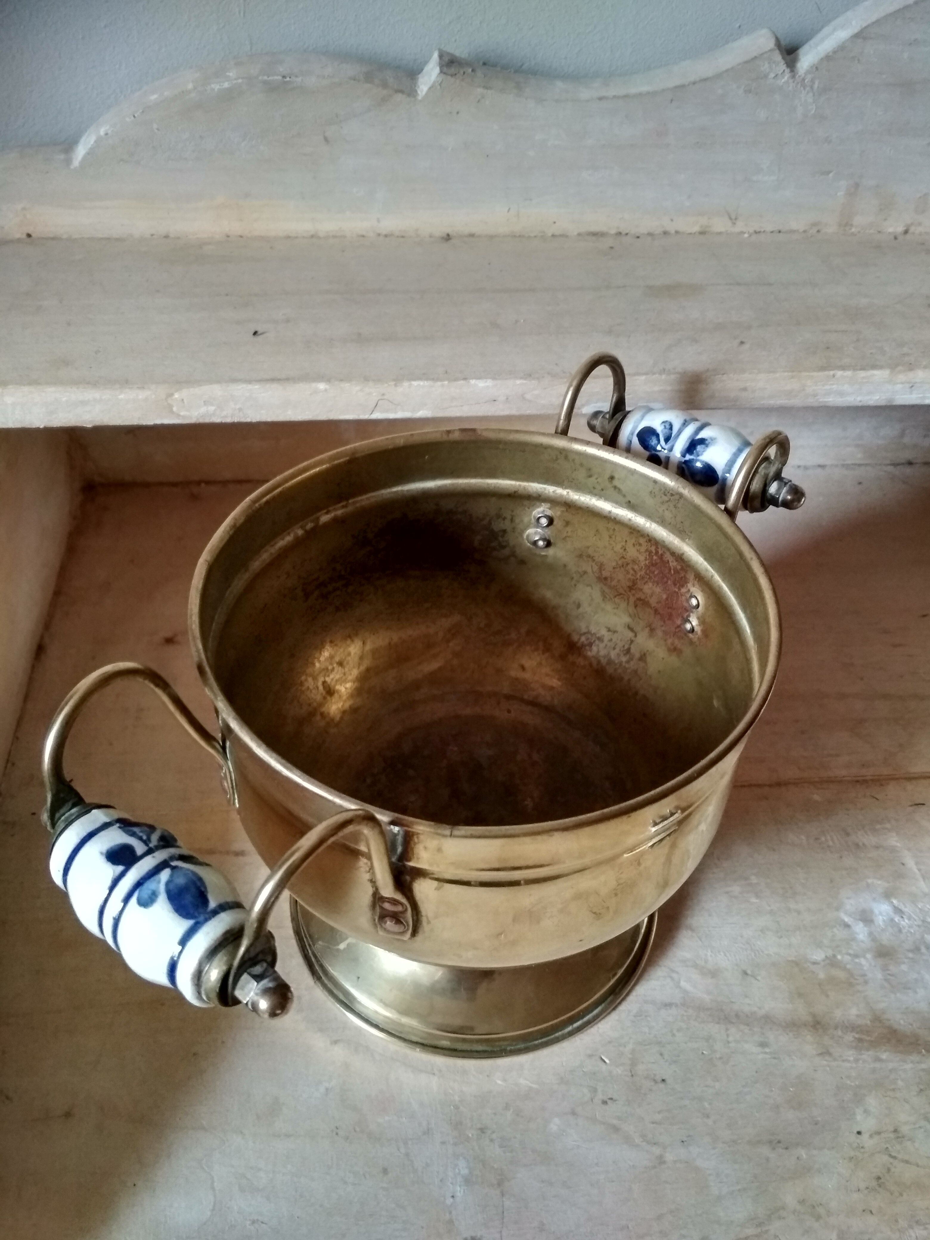 Small cauldron on foot with ceramic handles, vintage pot cover