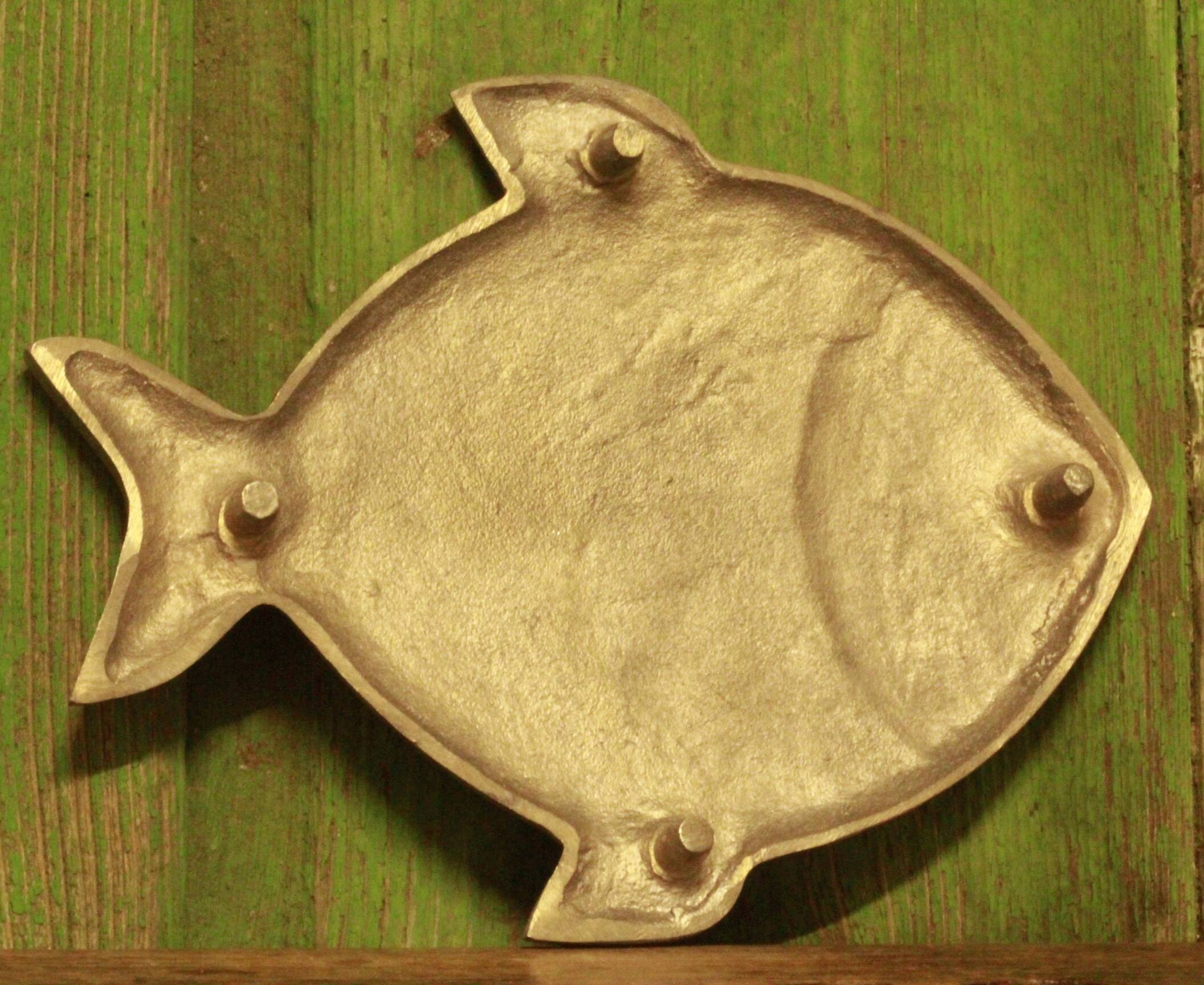 Fish trivet