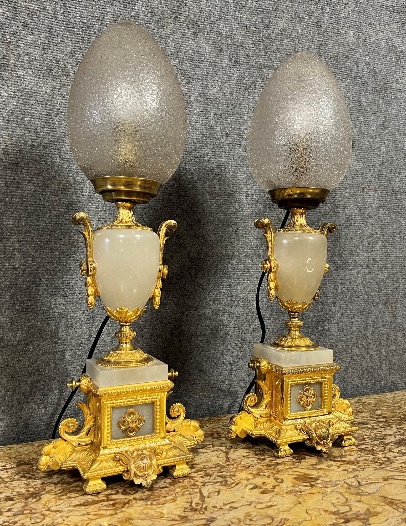 Superb pair of lamps from the Napoleon III era in albatre and gilded bronze circa 1880