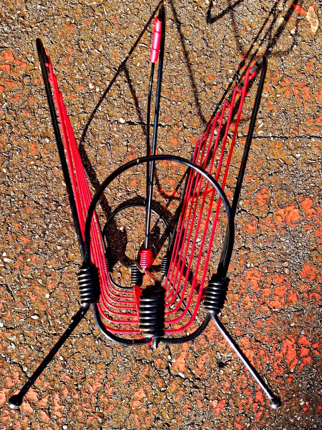 Vintage metal magazine rack and scoubidou - seventies design