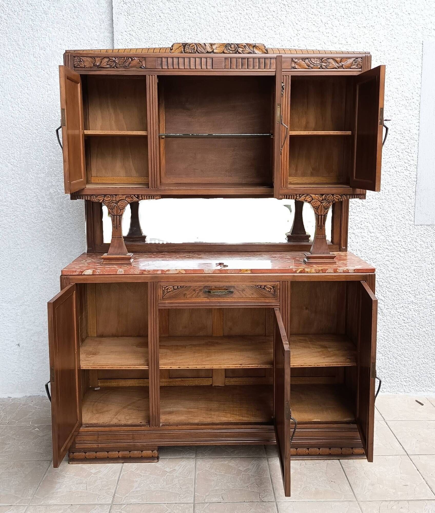 Buffet vaisselier époque Art Déco en ronce de noyer