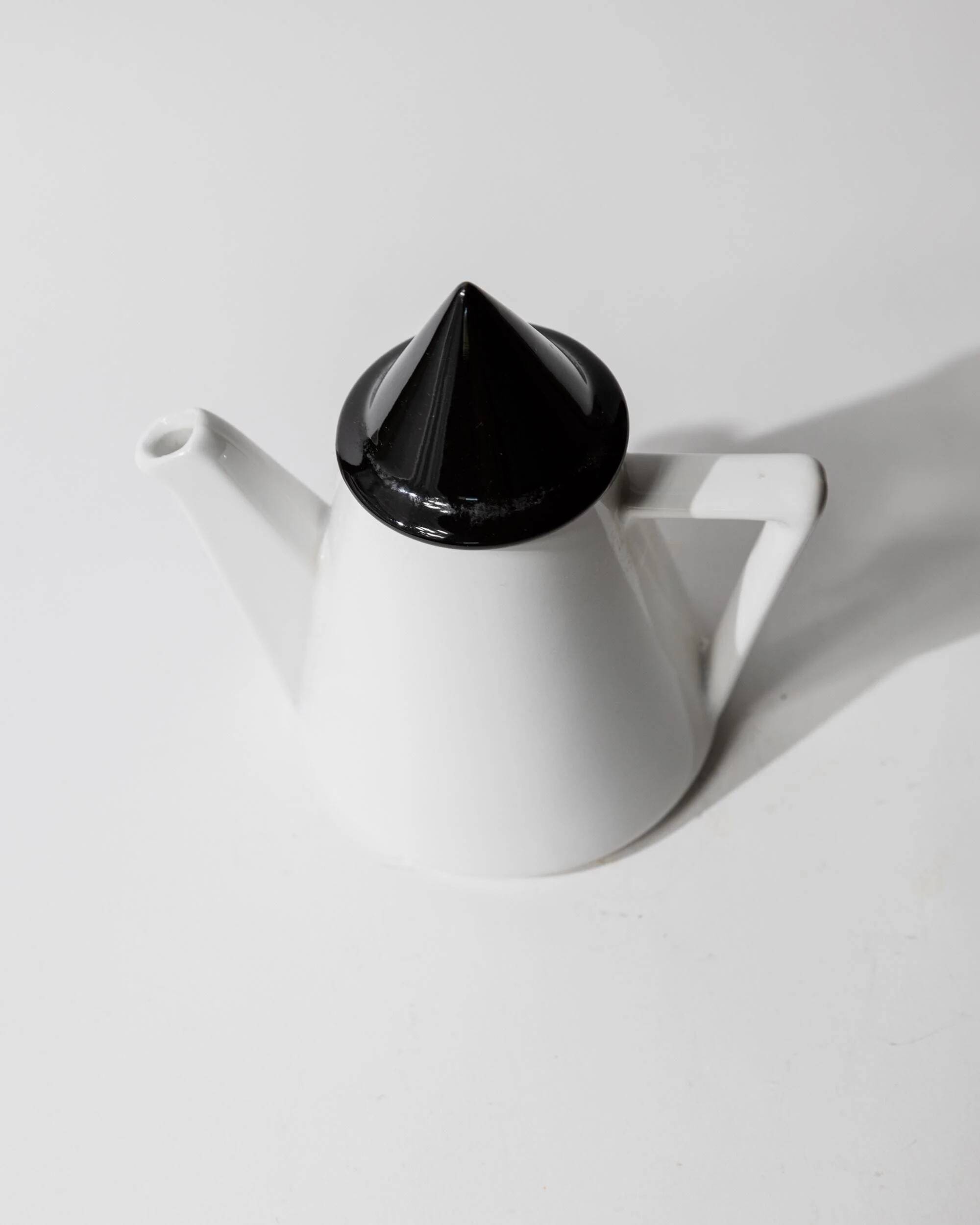 Vintage ceramic coffee pot or teapot from the 1980s, postmodern Memphis design, black and white triangles.