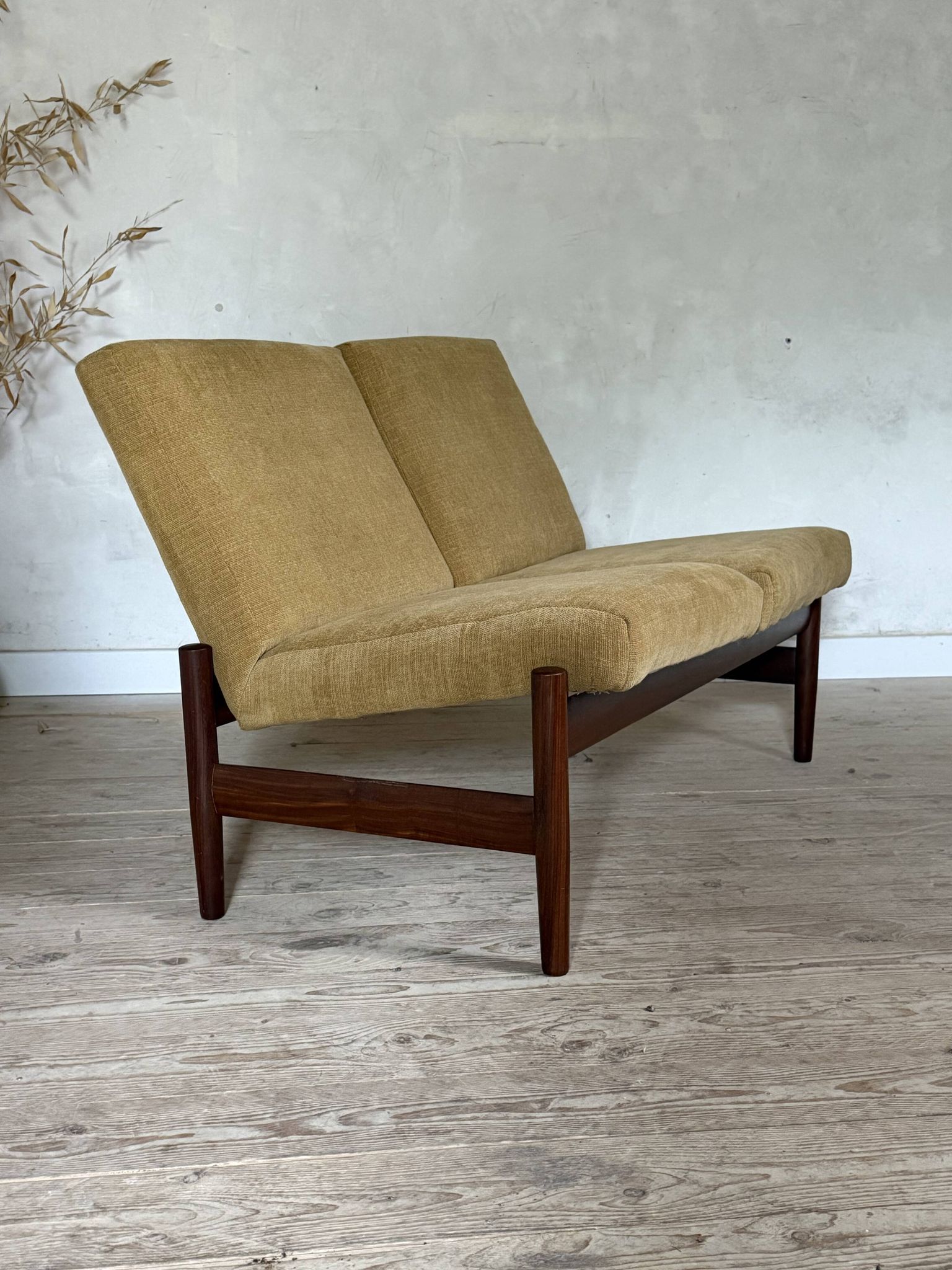 Banquette scandinave vintage velours jaune