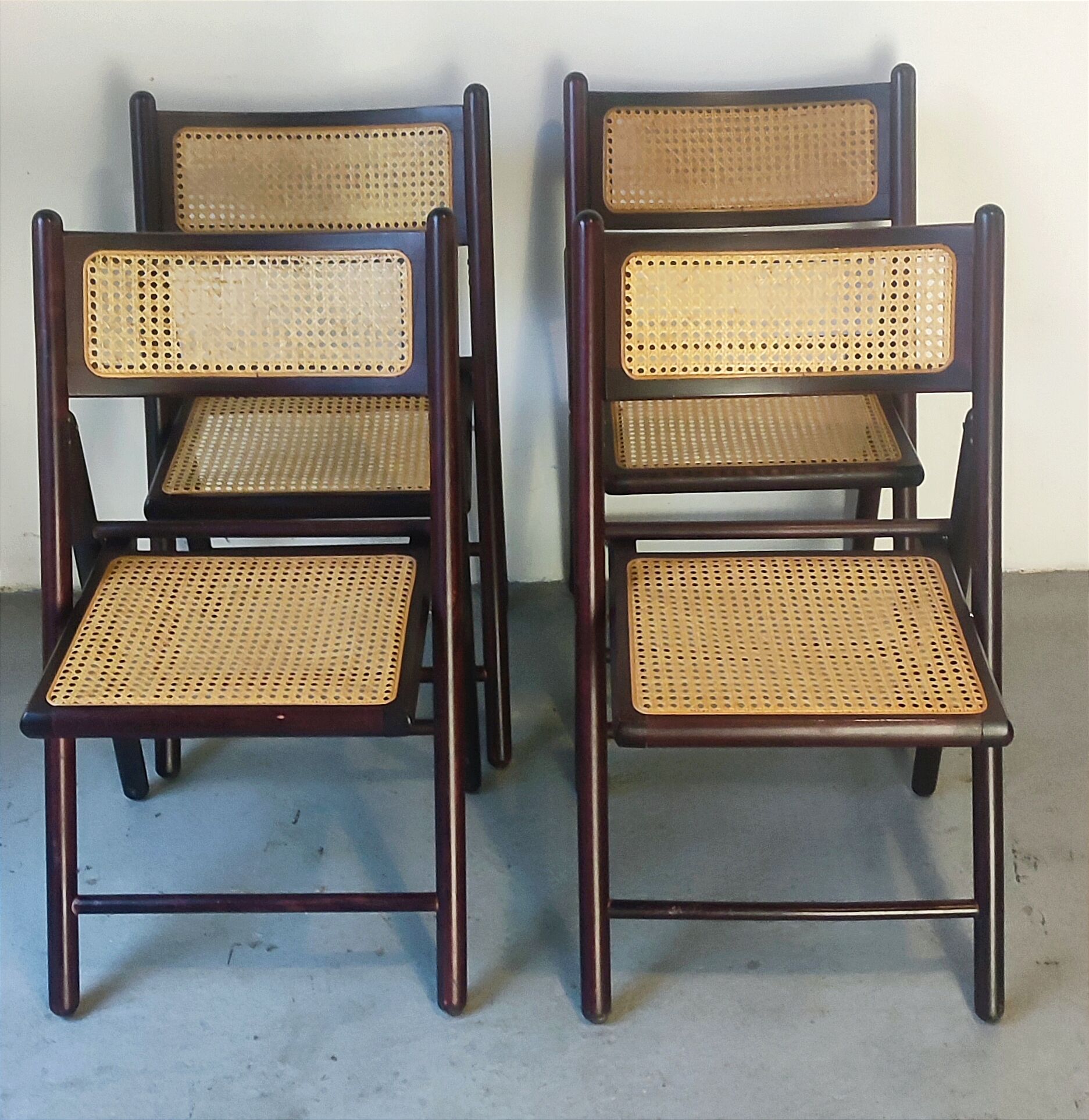 Canned folding chairs