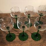 6 white wine glasses