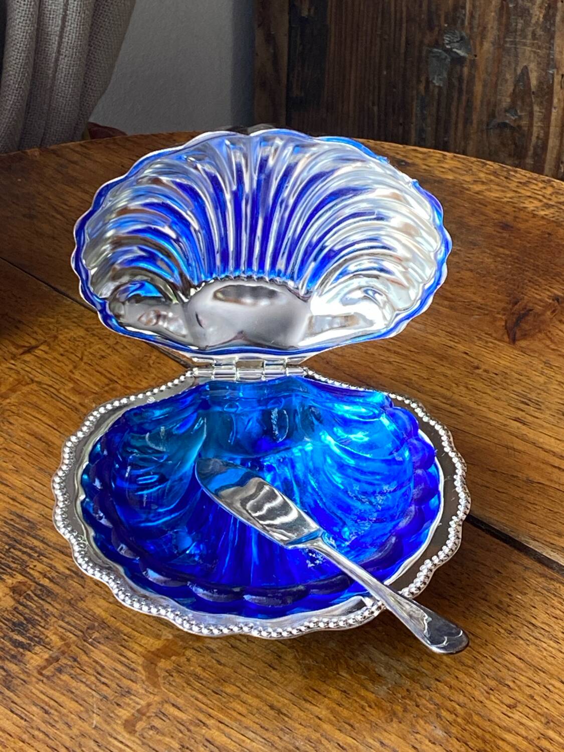 Beurrier coquille avec couteau, plaqué argent, Queen