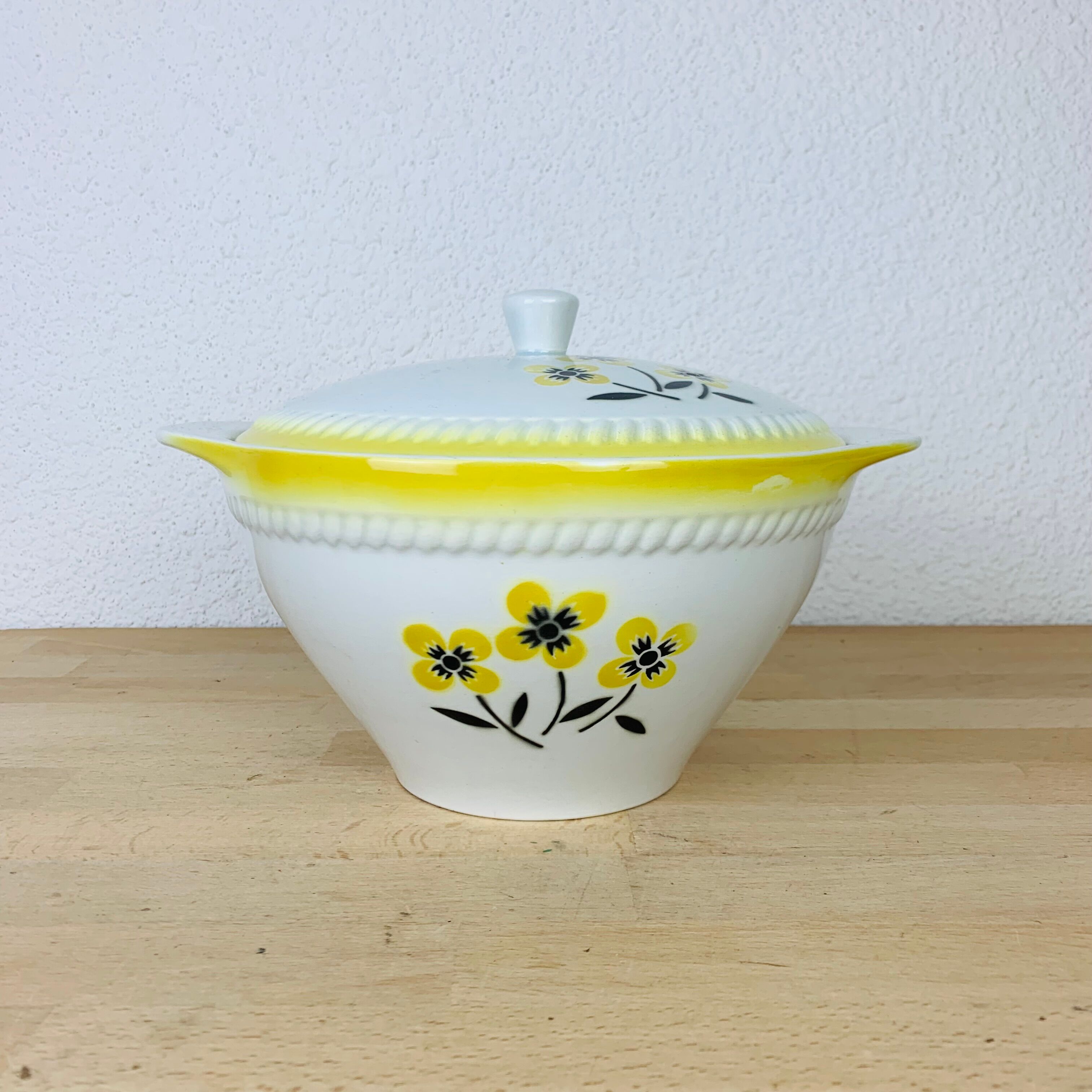 Vintage dishes and tureen in ceramic