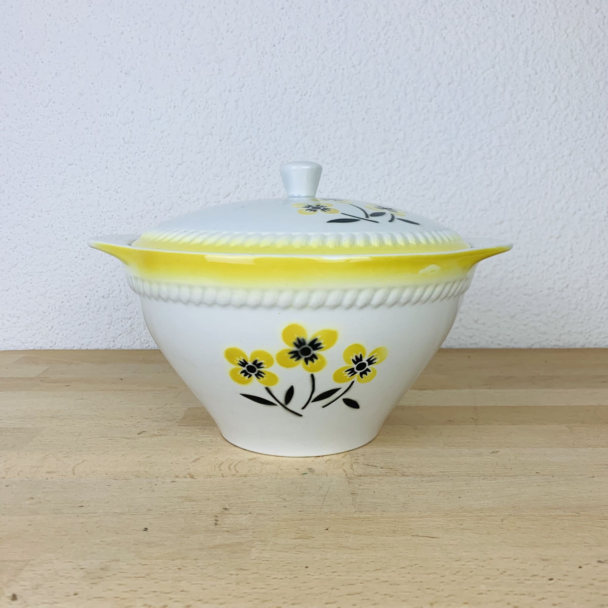 Plats et soupière en céramique vintage