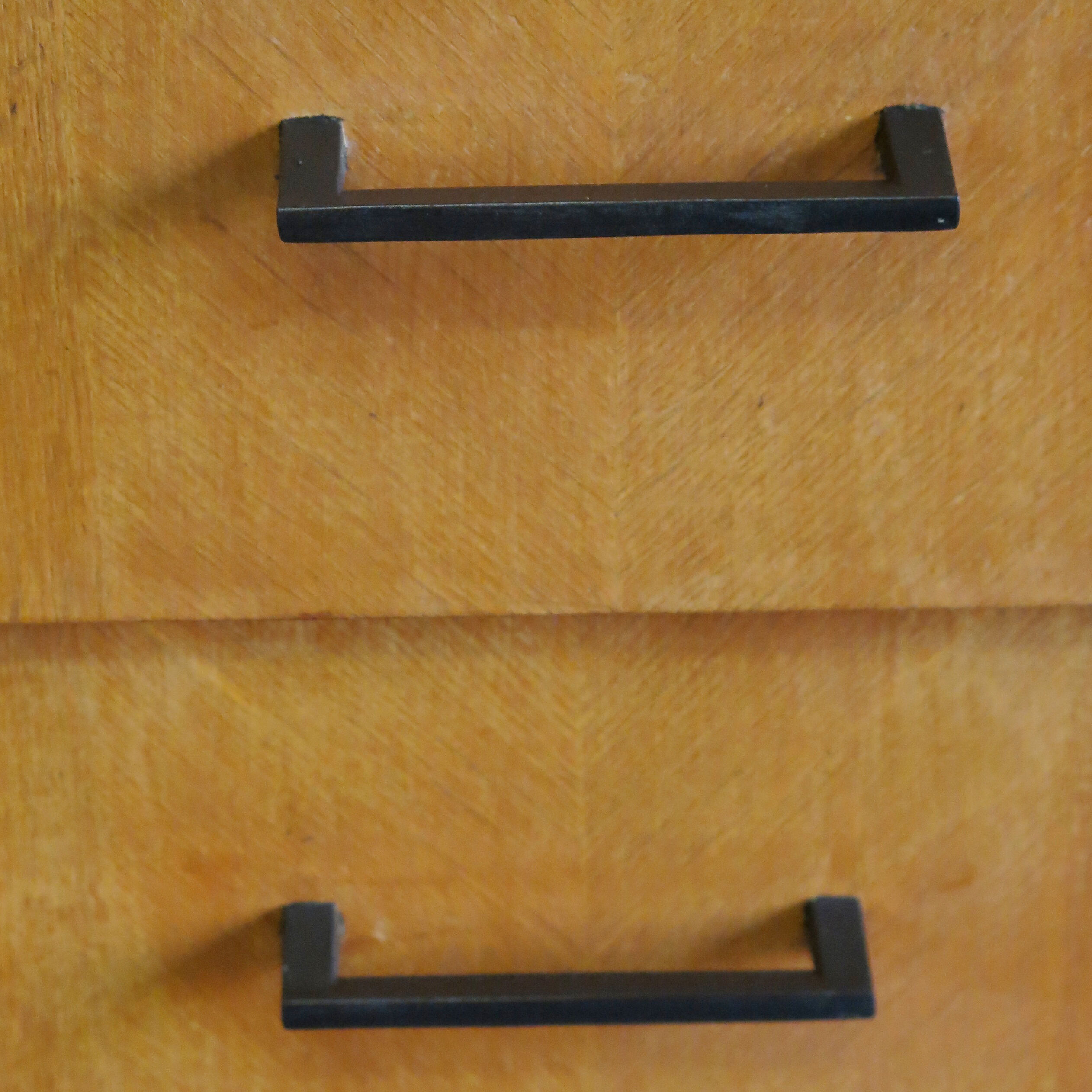 Chiffonier, high dresser