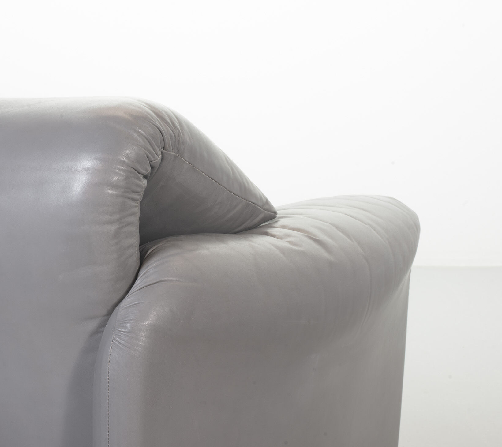 Cassina Lounge Chair 'Maralunga' by Vico Magistretti in Grey Leather 1970s