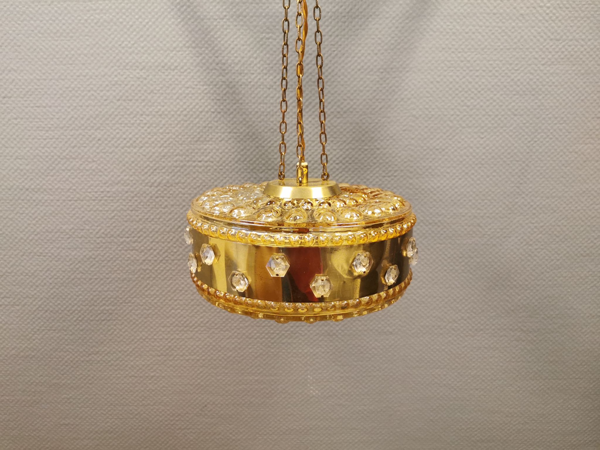 Ceiling-hanging lamp in glass with prisms and metal details