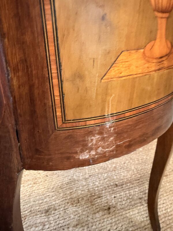 Table d’appoint de style Transition, dessus marbre rouge