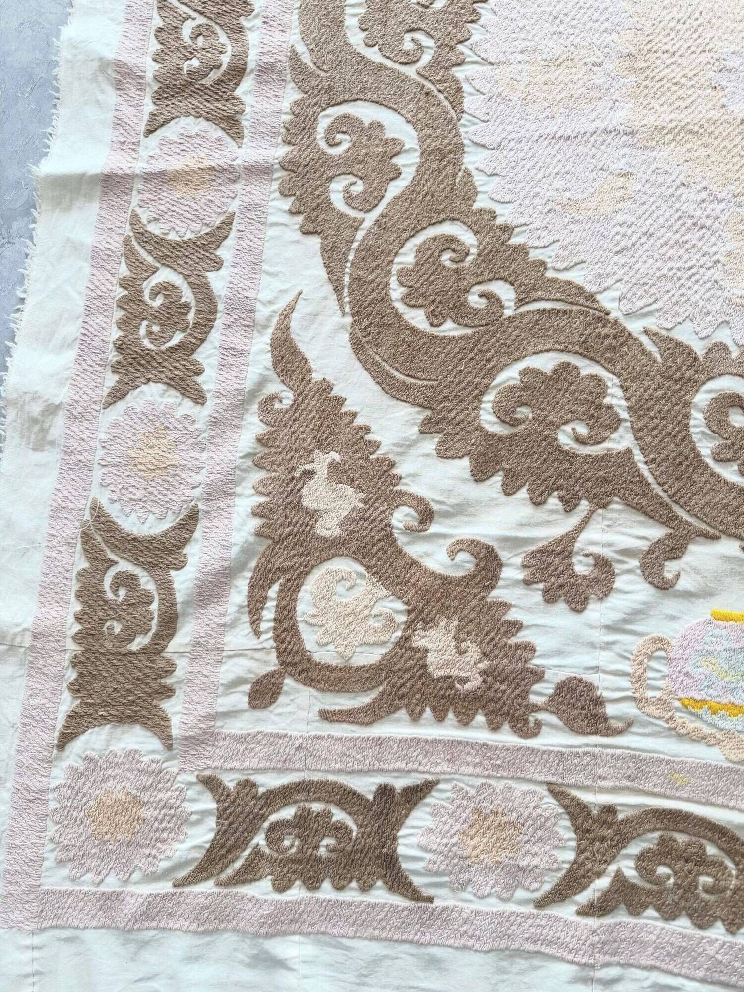 Nappe brodée à la main vintage 134x167 cm