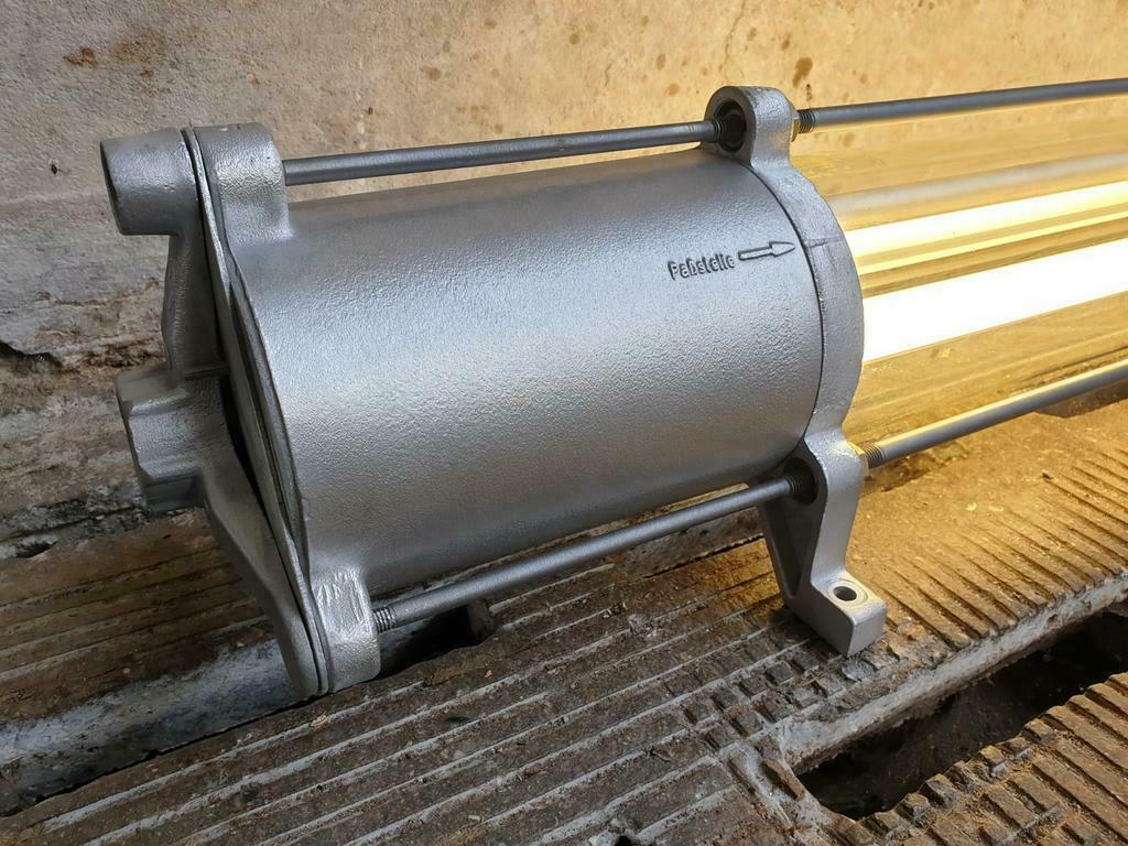 Old tube lamp fluorescent DDR
